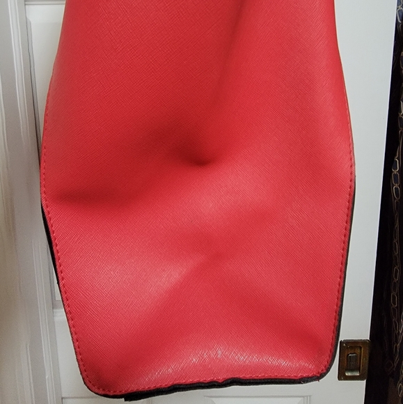 Elizabeth Arden Red Tote Shoulder Bag w Black Pom Pom Bag Charm. - Picture 6 of 7